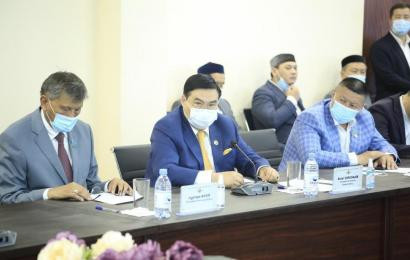 Chairman of the Board of the N. Nazarbayev Center for the Development of Interfaith and Intercivilization Dialogue Bulat Sarsenbayev took part in the presentation of the book «Ihsan - ruhani turbie negizi» («Ihsan is the basis of education»)