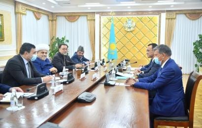 Maulen Ashimbayev met with religious figures