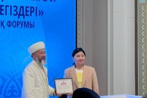 Эльмира Бірәлі Қазақстан мұсылмандары діни басқармасының Дінтану сараптамасы және ақпараттық қауіпсіздік мәселелері бойынша ұйымдастырған «Діни сараптама жүргізудің заманауи әдістері мен құқықтық негіздері» форумында сөз сөйледі