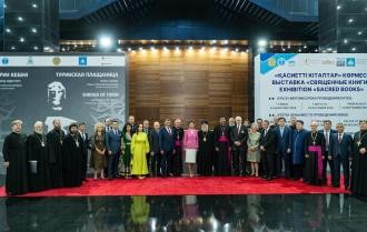 Духовное наследие мира: две уникальные выставки стартовали во Дворце мира и согласия