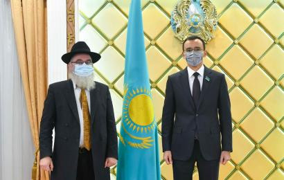 Маулен Ашимбаев встретился с Главным раввином Казахстана