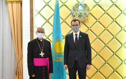 Спикер Сената встретился с представителем Ватикана в Казахстане