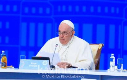 Папа Римский поделился мыслями о казахстанском флаге
