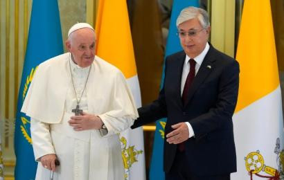 Pope arrives in Kazakhstan, says ‘no news’ of meeting China’s Xi