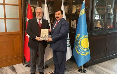 Chairman of the Board of the N.Nazarbayev Center B. Sarsenbayev met with the Director General of IRCICA M.Kilic in Turkey