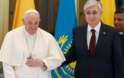 Pope arrives in Kazakhstan, calls for peace