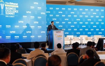 Әлемдік және дәстүрлі діндер лидерлері Съезінің ізгі ниет елшісі Болат Сәрсенбаевтың Алматыда өткен Navabharat Global Excellence Summit 2025 екінші саммитіне қатысуы