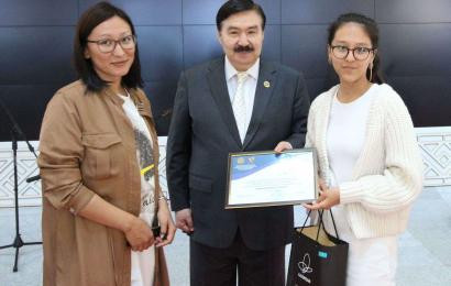 В Центре Н.Назарбаева награждены призеры детского конкурса рисунков «Мир и духовность моими глазами»