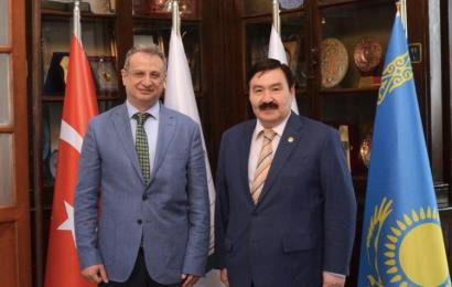 Head of the N.Nazarbayev Center B.Sarsenbayev met in Turkey with Cengis Tomar, Head of IRCICA Research and Publications Department