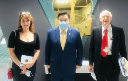 Chairman of the Managemnet Board of N. Nazarbayev Center Bulat Sarsenbayev met with ex-Minister of Immigration and Multiculturalism of Canada Tony Ruprecht