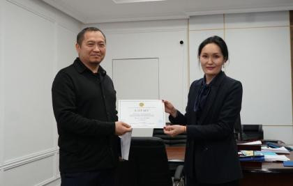 Chair of the Board of the Center Presented Letters of Appreciation on Behalf of the Chief of Staff of the Senate of the Parliament of the Republic of Kazakhstan, Maxim Spotkay