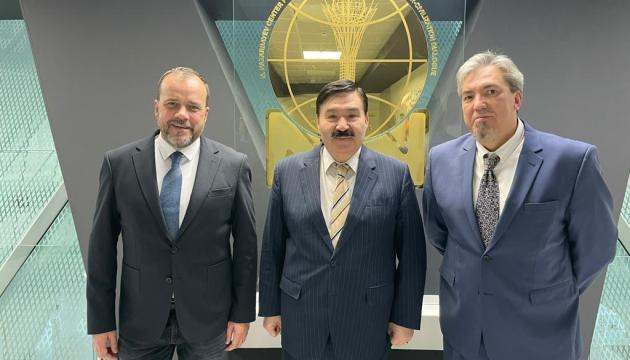 Chairman of the Management Board of the N.Nazarbayev Center Bulat Sarsenbayev met with the President of the NGO «LYN Community»  Wade Cusack